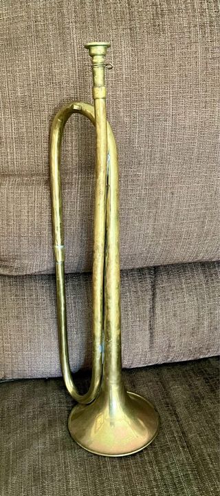 Trompeta antigua de latón