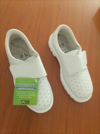 Zuecos de trabajo blancos