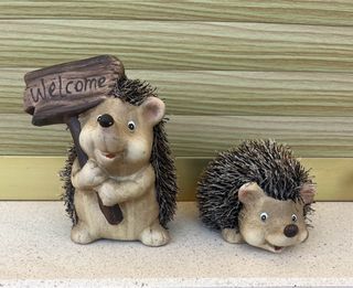 Pack de 2 figuras de erizos otoño pequeños.