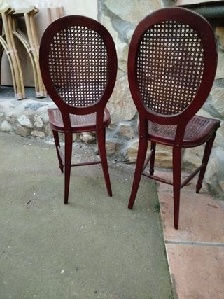 Sillas antiguas de madera y ratán