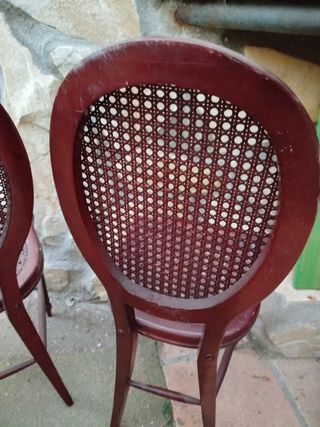 Sillas antiguas de madera y ratán