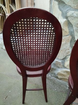 Sillas antiguas de madera y ratán