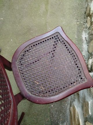 Sillas antiguas de madera y ratán