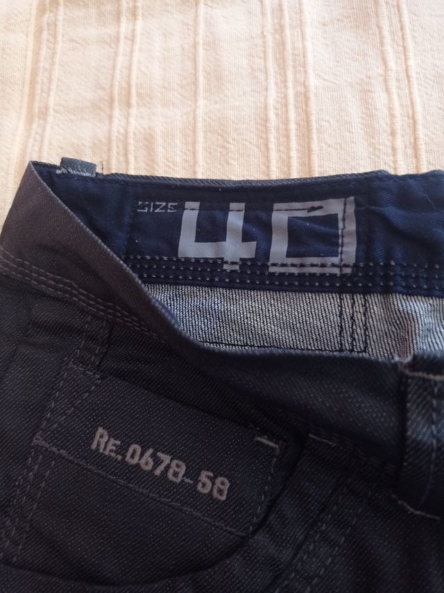 Pantalón pirata negro vaquero