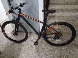 Bicicleta Giant BTT Negra y Naranja