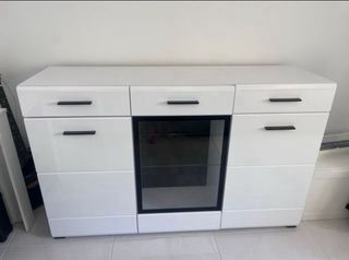 Mueble recibidor blanco con cristal