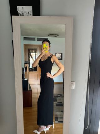 Vestido negro largo de fiesta.