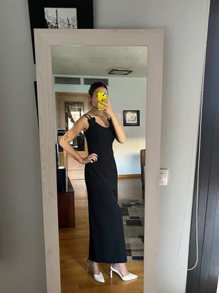 Vestido negro largo de fiesta.