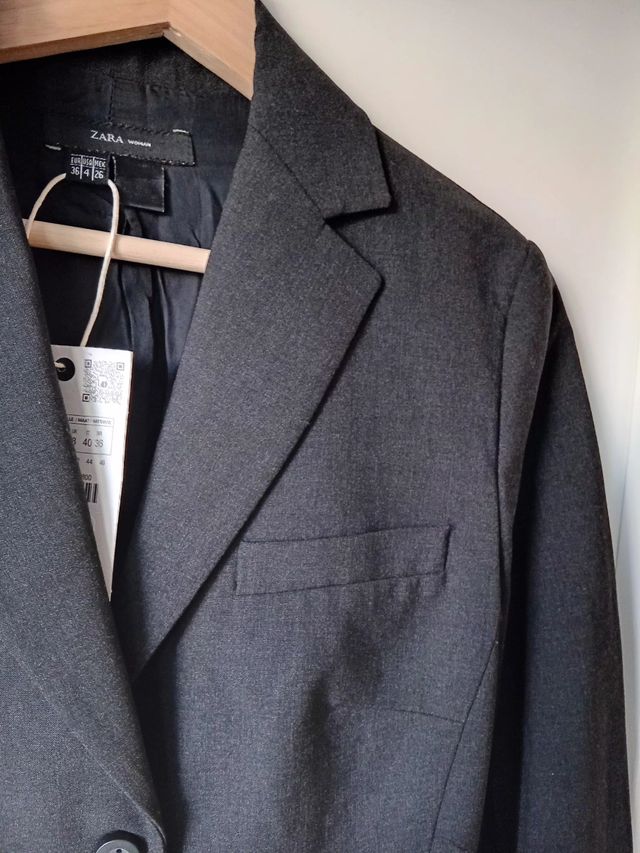 Blazer chaqueta de vestir clasica de Zara.