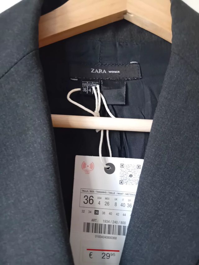 Blazer chaqueta de vestir clasica de Zara.