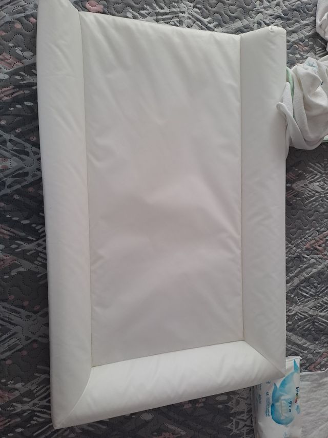 Cambiador de bebé nuevo Con funda