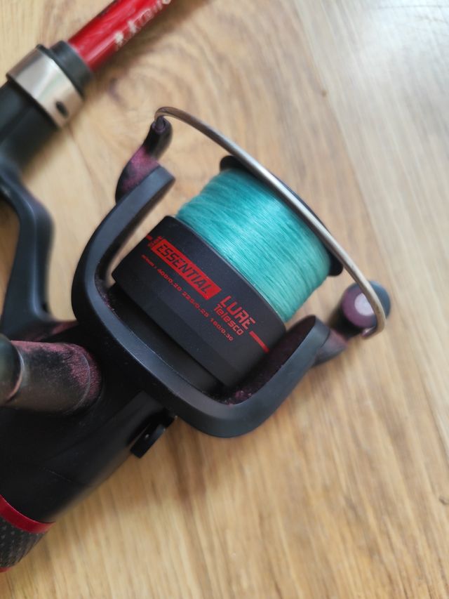 Caña de pescar telescópica roja