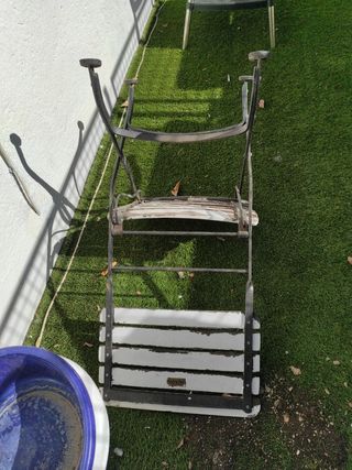 Silla de jardín plegable blanca y negra de hierro 