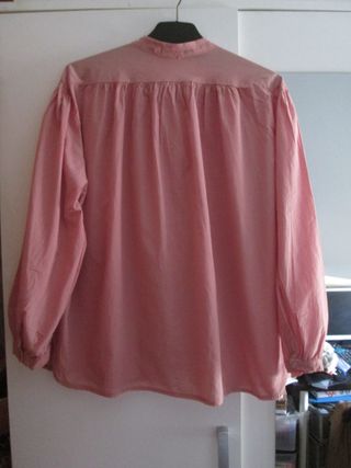 BLUSA VOLANTES ROSA EMPOLVADO