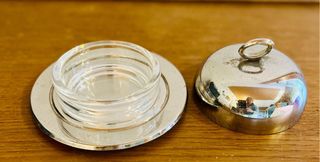 Burriera vintage con coperchio in argento