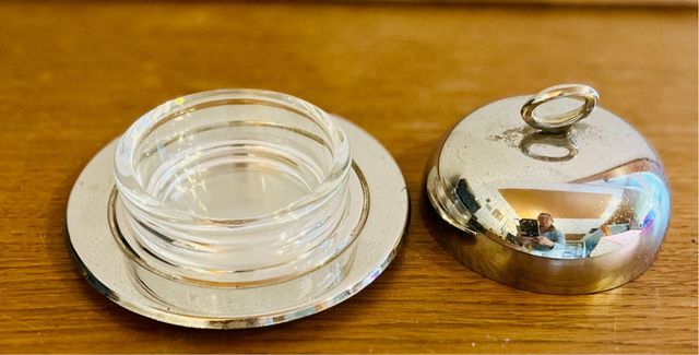 Mantequillero vintage con tapa plateada