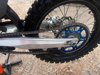 Moto Husqvarna FC Blanca  250 cc 4 tiempos.