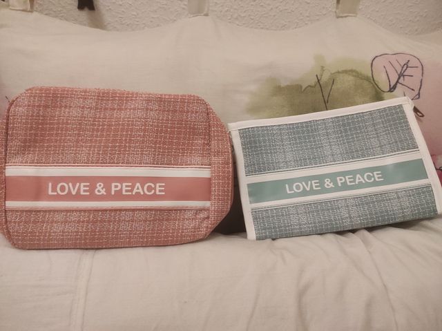 3€ Conjunto 2 Neceser Rosa y Verde LOVE & PEACE