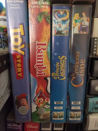 Películas VHS Disney Clásicos (Toy Story, Bambi, e
