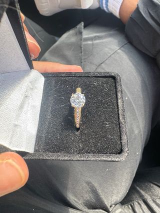 Anillo de compromiso oro con diamante