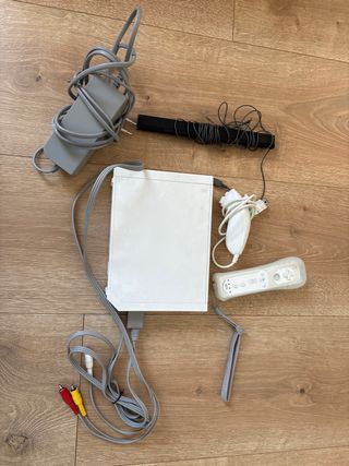 Nintendo Wii Blanca con cables y mandos
