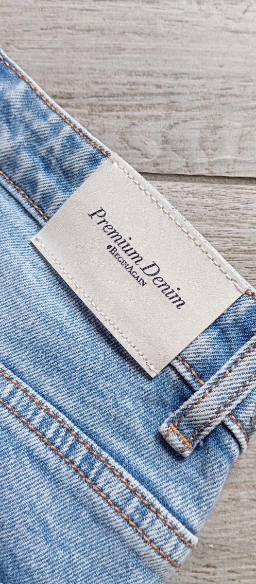 Jeans donna con strass