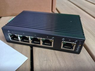 StarTech IES5102 - Switch industrial de 5 puertos