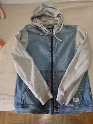 Cazadora vaquera con capucha Pull&Bear