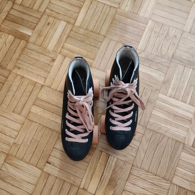 Patines negros con cordones rosas, oxelo dectahlon