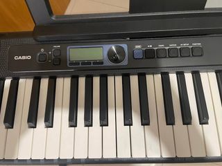 Piano Casio Casiotone CT-S300 con patas