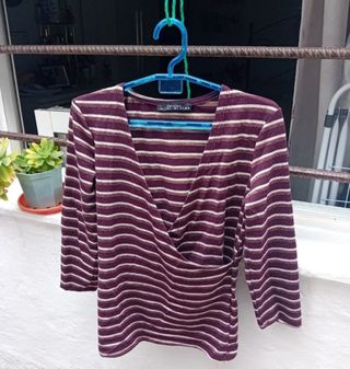 Camiseta Bershka rayas morada