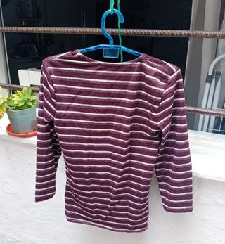 Camiseta Bershka rayas morada