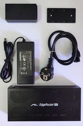Ubiquiti EdgeRouter PoE + Inyector PoE