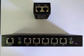 Ubiquiti EdgeRouter PoE + Inyector PoE