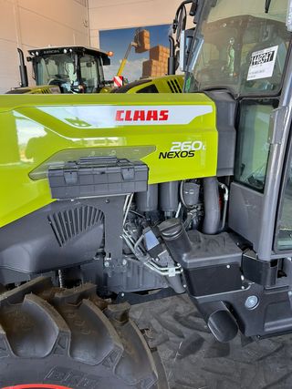 TRACTOR FRUTERO CLAAS NEXOS 260L Nuevo