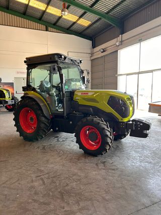TRACTOR FRUTERO CLAAS NEXOS 260L Nuevo