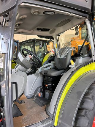 TRACTOR FRUTERO CLAAS NEXOS 260L Nuevo
