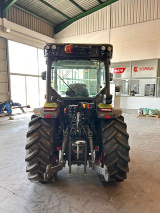 TRACTOR FRUTERO CLAAS NEXOS 260L Nuevo