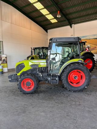 TRACTOR FRUTERO CLAAS NEXOS 260L Nuevo