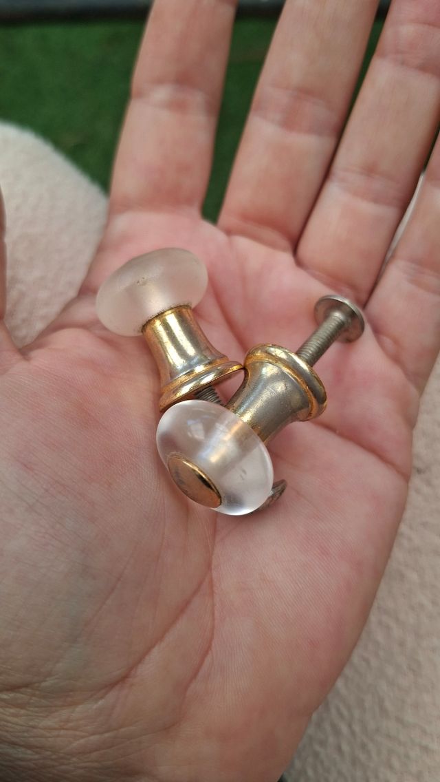 2 pomelli antichi in vetro e metallo