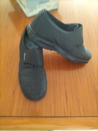 Zuecos de trabajo negros talla 39