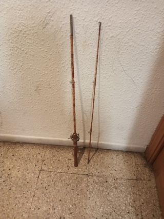Caña de pescar antigua de banbu