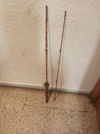 Caña de pescar antigua de banbu