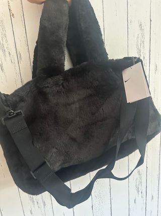 Bolso Nike de pelo negro y blanco
