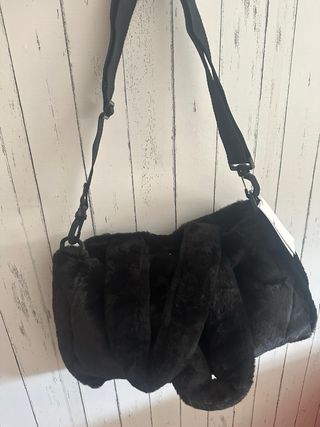 Bolso Nike de pelo negro y blanco