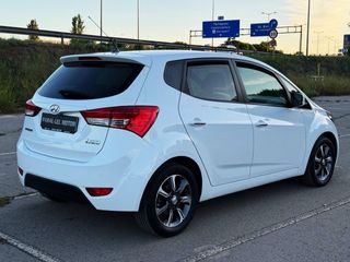 Hyundai ix20 1.6 MPI con PANTALLA TÁCTIL, LLANTA... 