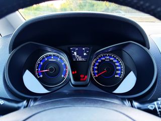 Hyundai ix20 1.6 MPI con PANTALLA TÁCTIL, LLANTA... 