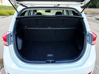 Hyundai ix20 1.6 MPI con PANTALLA TÁCTIL, LLANTA... 