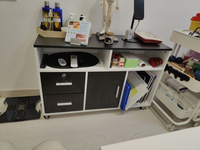 Mueble bajo con ruedas