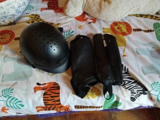 Casco hípica T:XS y protectores piernas